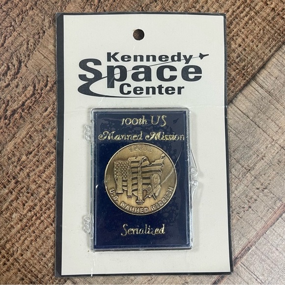 NEW Kennedy Space Center 100th US Manned Mission coin Serialized Collector - Picture 1 of 6